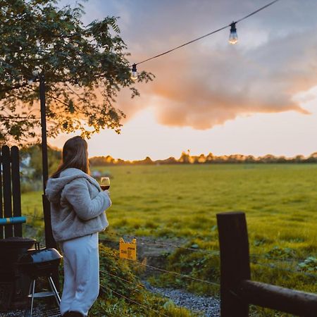 فندق The Horrrsebox Tinyhouse Glamping Garadice المظهر الخارجي الصورة